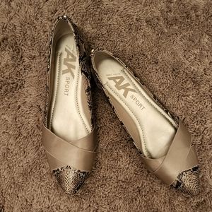 Sexy + comfy flats 😍 AK sport snakeskin pattern